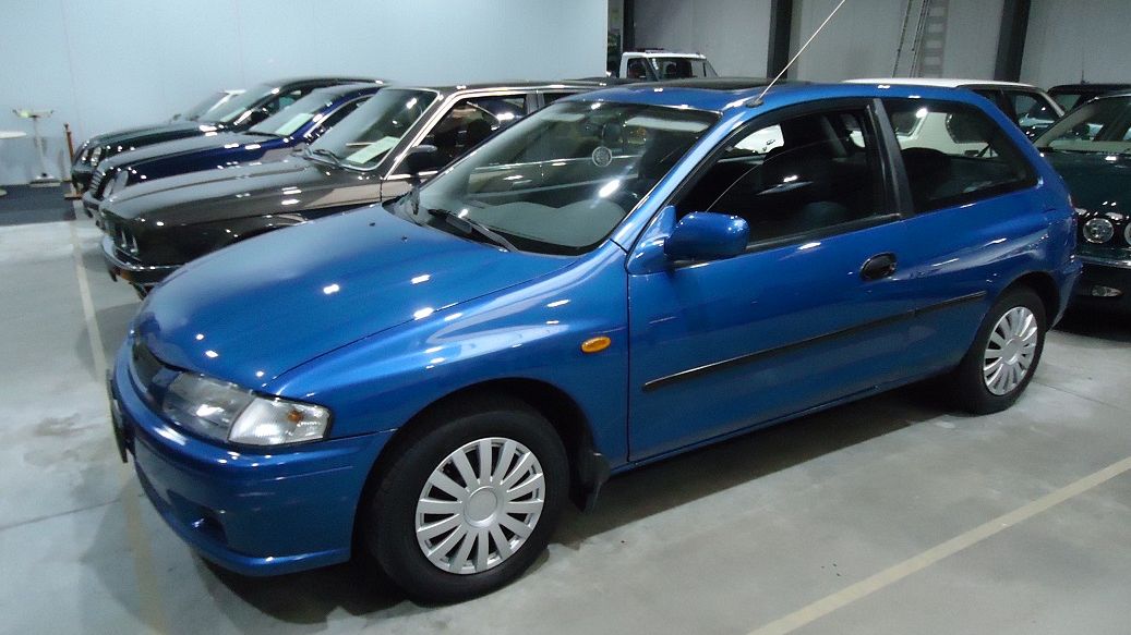 Mazda 323 F - hatchback